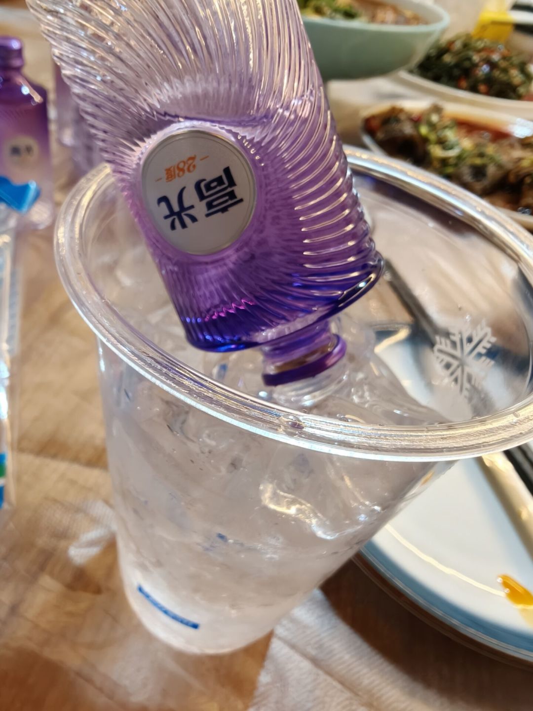二十几度的白酒集体霸榜了:一款60天卖破1个亿,另一款只卖出32件——试还是避?