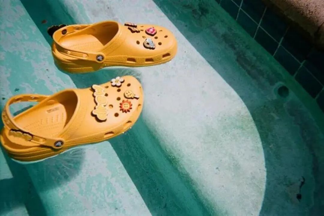 官方价599,补贴价183,二手挂牌300:Crocs的真实价格到底在哪