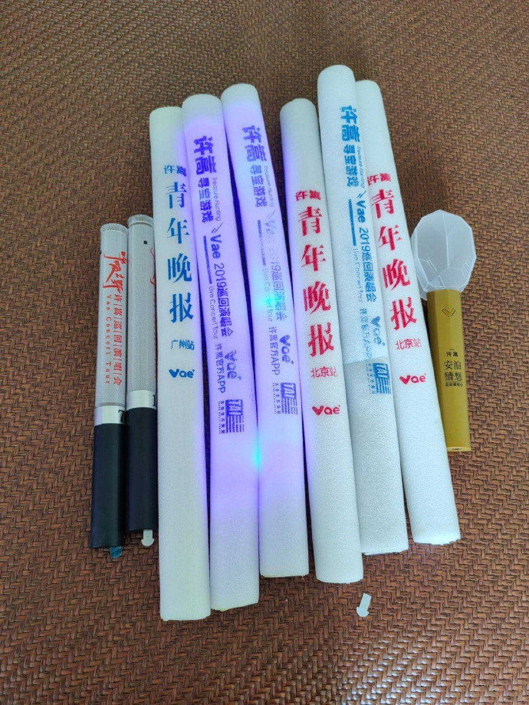 比演唱会门票还难抢?许嵩「安泊猜想」快闪周边的预约、限购、二开规则,一次讲清