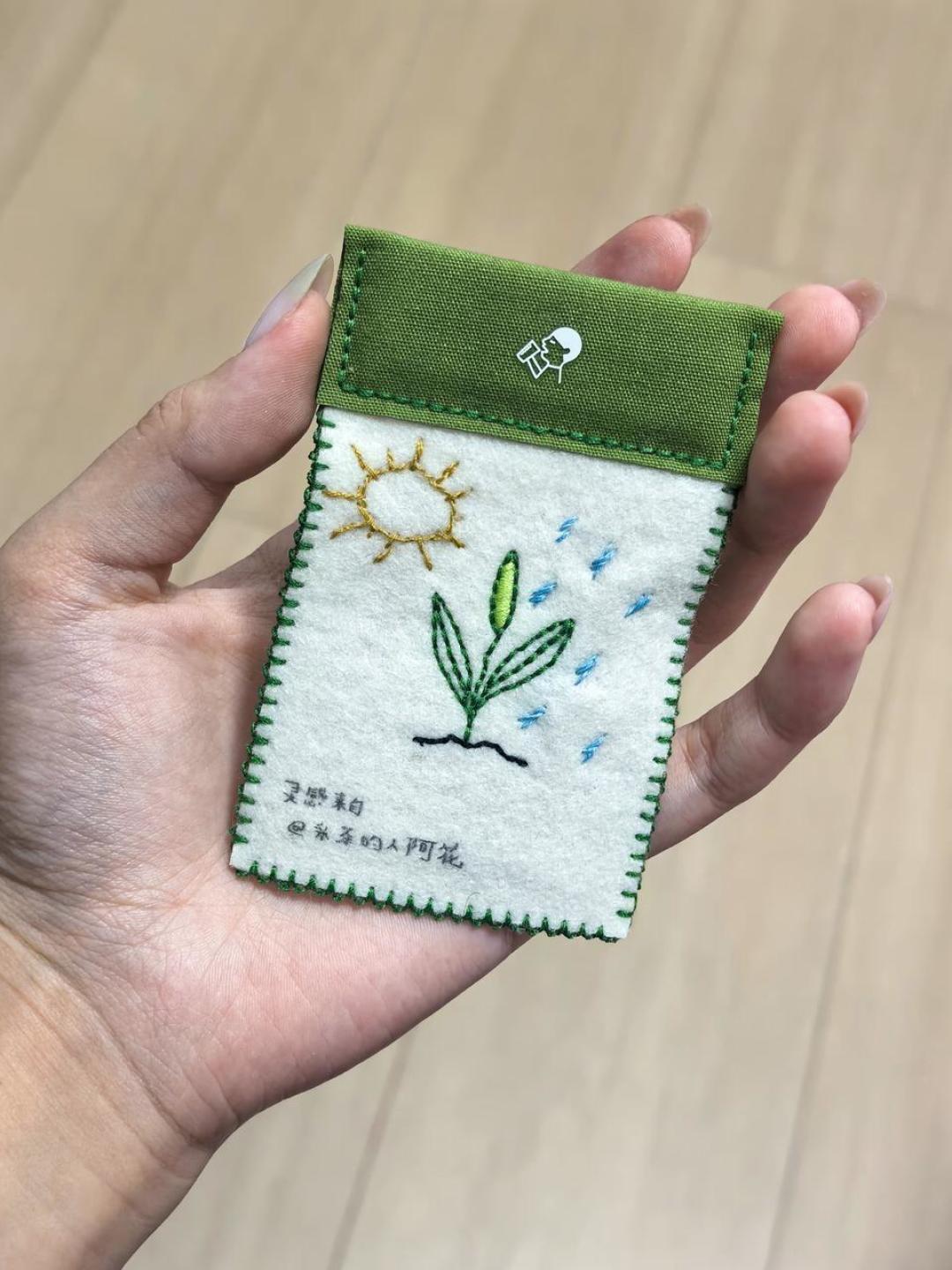 排队102号领“鸡蛋”:喜茶11个月发了77城的刺绣冰箱贴,蹲、换、代喝怎么算账