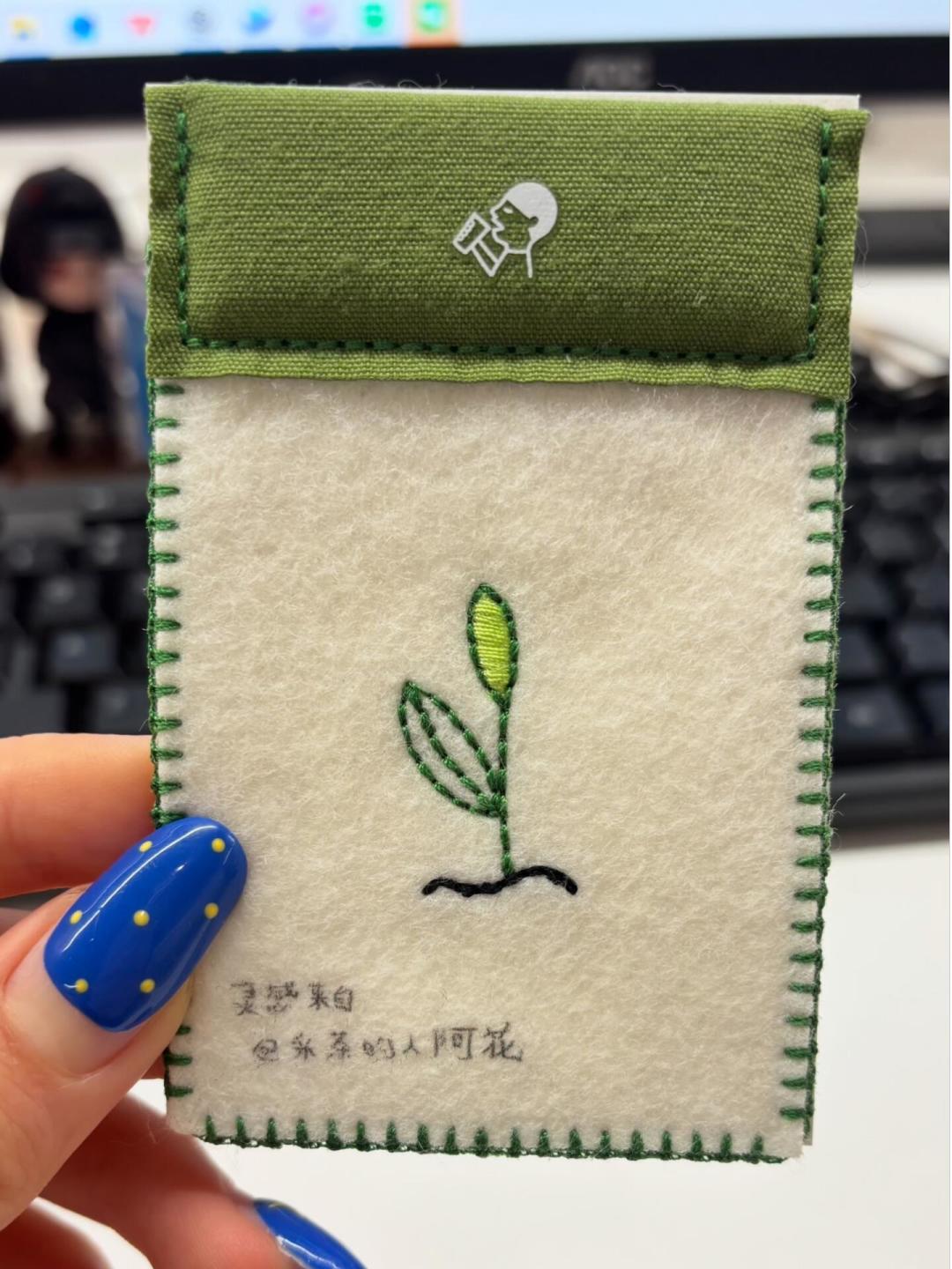 排队102号领“鸡蛋”:喜茶11个月发了77城的刺绣冰箱贴,蹲、换、代喝怎么算账