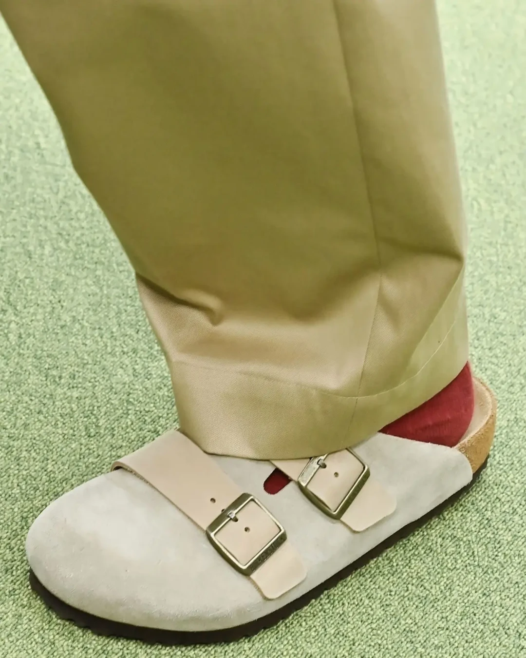 BIRKENSTOCK 联袂 sacai 的杂交勃肯:Aoyama 107 与 Cassette 75,这双鞋值不值得等