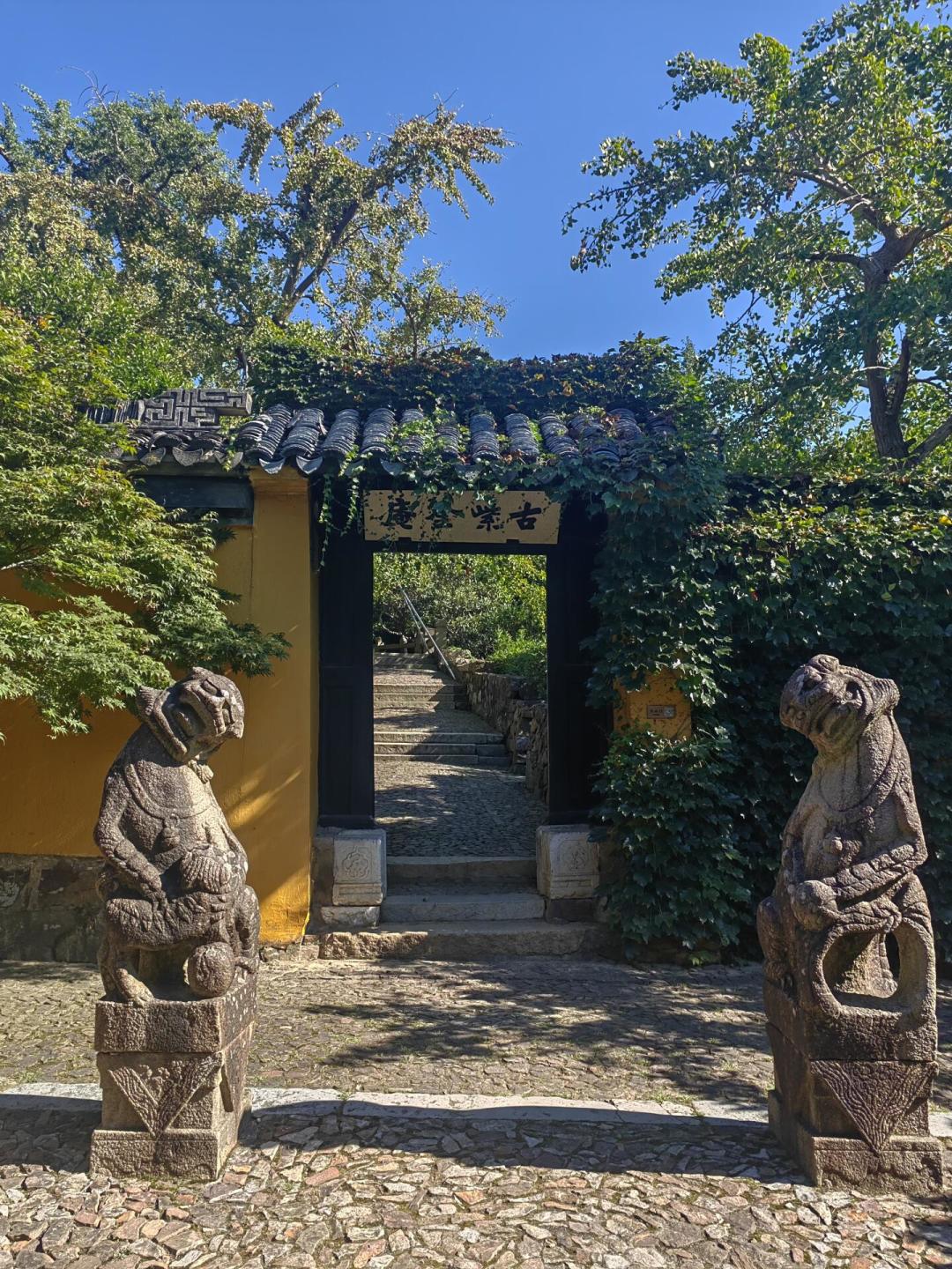 一排喷泉把黄果树送上榜:国庆要去的“禅意点位”,先分清真禅和预制禅