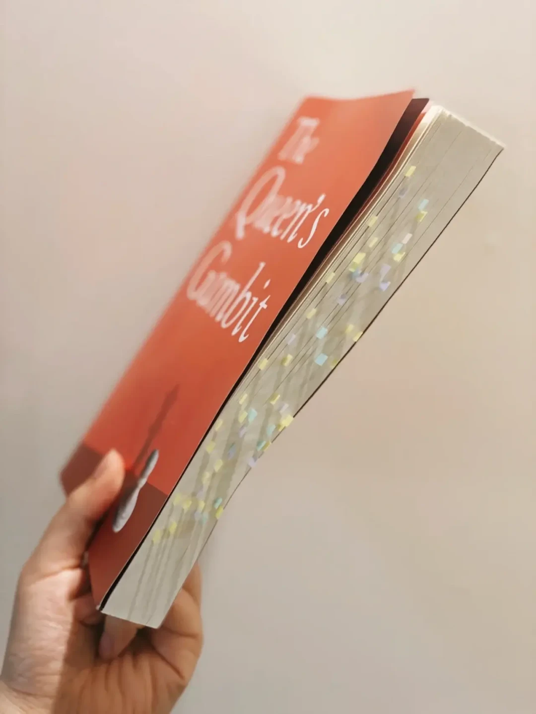 《后翼弃兵》原著要不要补?翻完全网4年的读者评价:差异、适合谁、版本怎么选,一文说清
