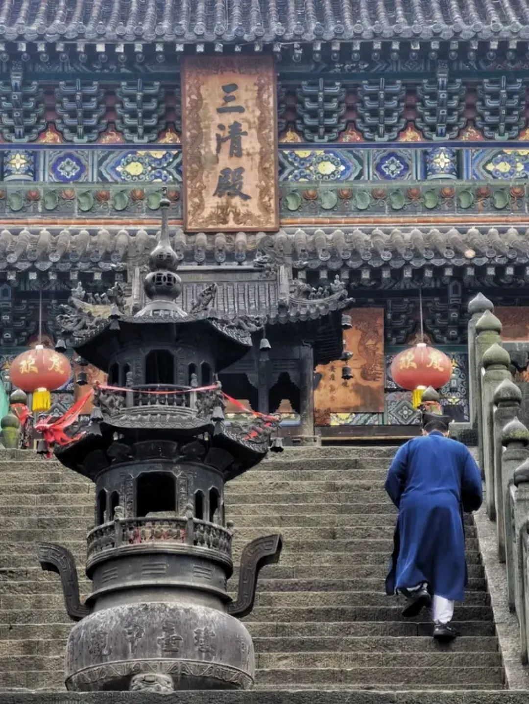 中元节刚过,年轻人挤向道观:先帮你把价格和