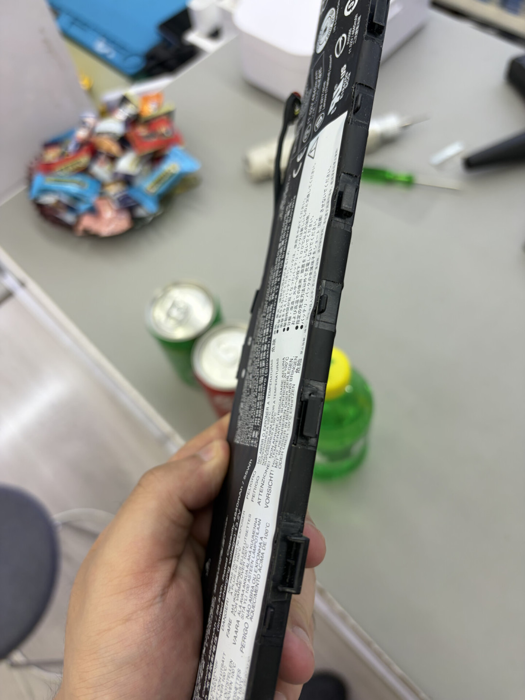 触控板翘起、合盖不严?别当压坏了:翻了20多条鼓包真实案例,先做3个