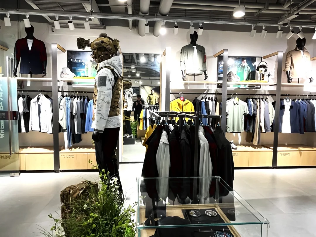 龙牙年赚18亿成“直男的Lululemon”,评论区老用户却说:只有裤子还值得买