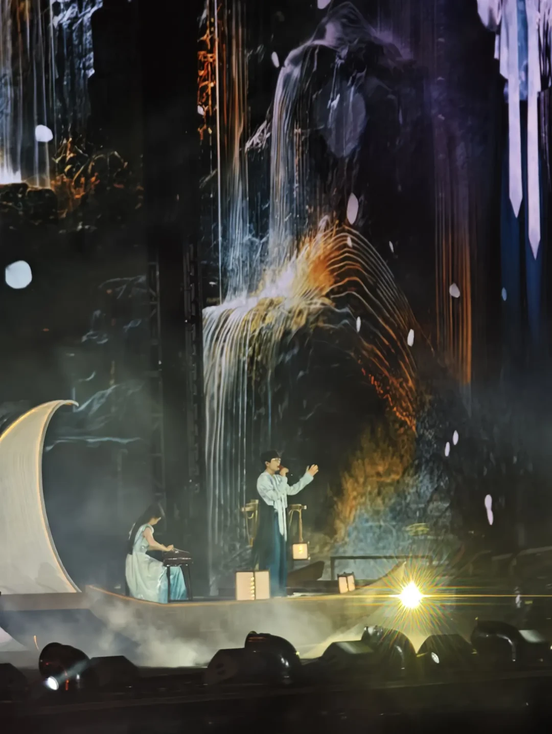 许嵩「安泊猜想」全巡演歌单对账:33首里21首和「呼吸之野」撞车,《清明雨上》《千百度》去哪了?