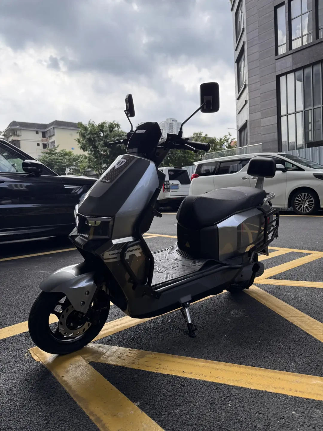 9月1日起高校电动车新规集中生效:大学生买车前,先把校门口的账算清