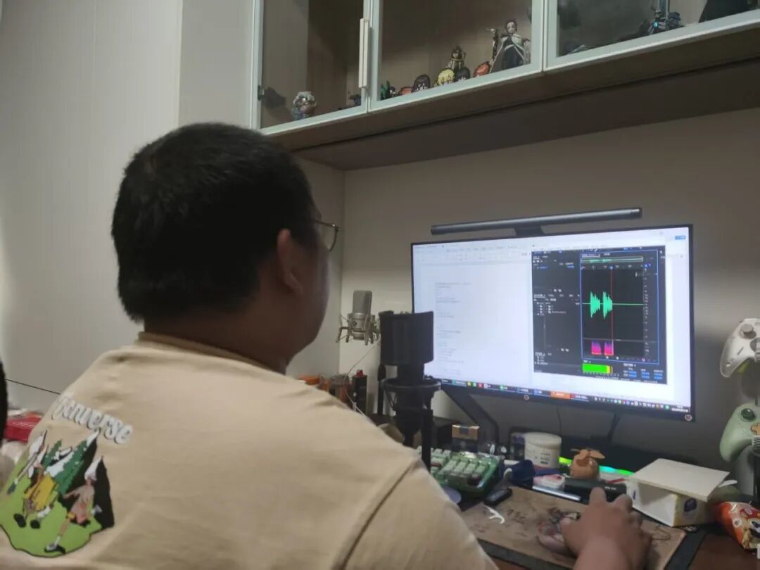 被观众一眼识破的AI配音味:病根不在音色,标点、参数、后期三层0元自修