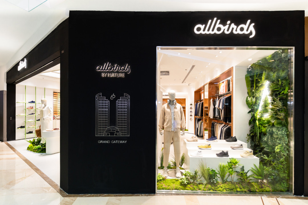 总部「弃鞋去做AI」的Allbirds,正在中国疯狂上新:8月单月官宣至少6条新鞋线,百丽版已经认不出来了