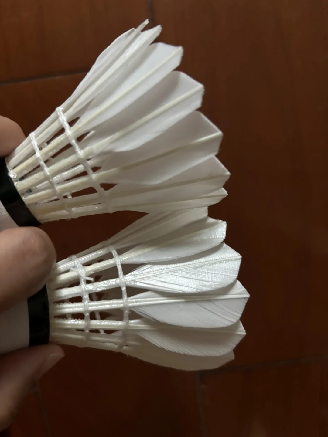 扫码正品,手感却变了:全网15+条亚狮龙批次抱怨,补球前先分清正常波动、坏批次和物流球