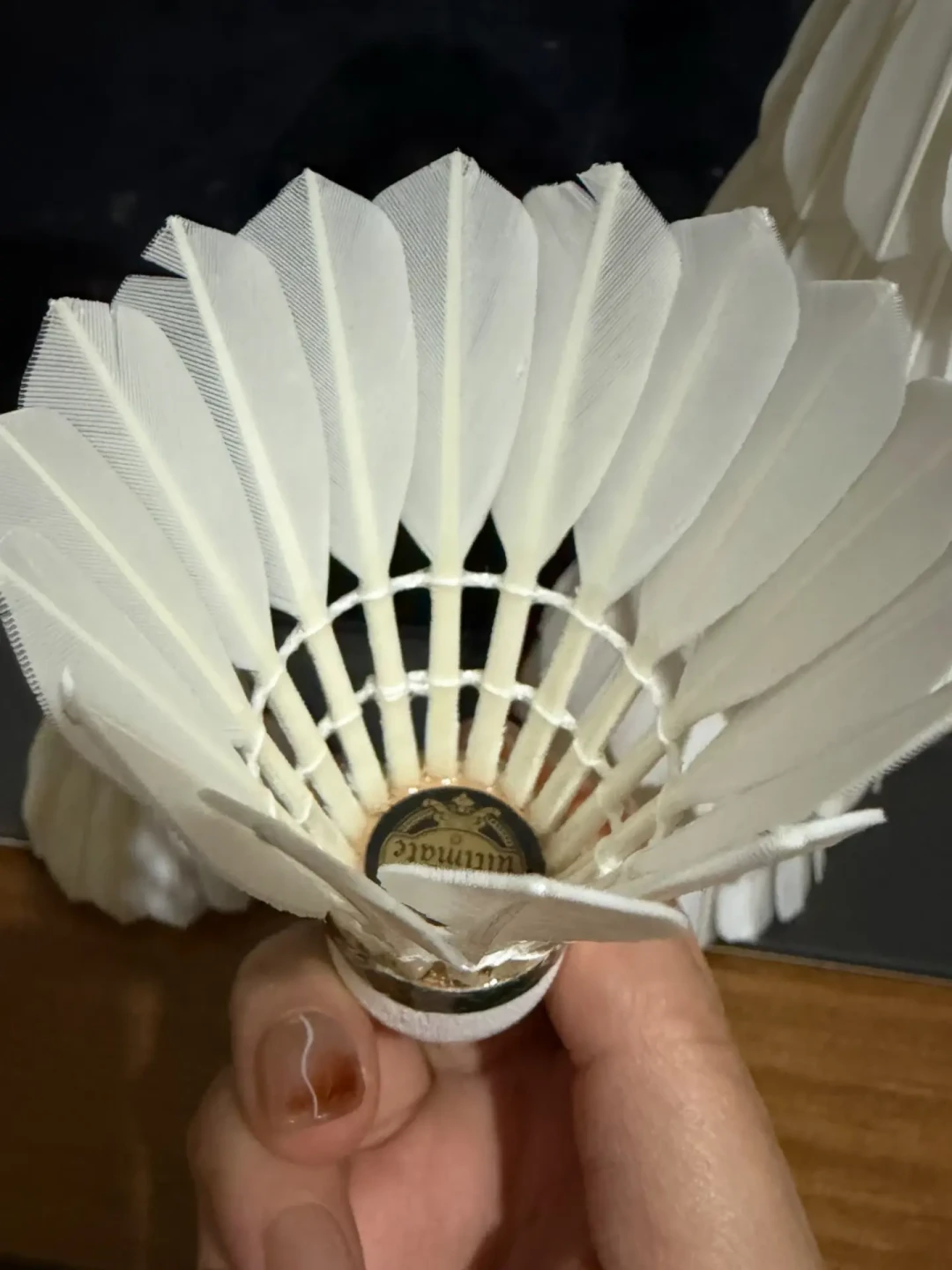 扫码正品,手感却变了:全网15+条亚狮龙批次抱怨,补球前先分清正常波动、坏批次和物流球