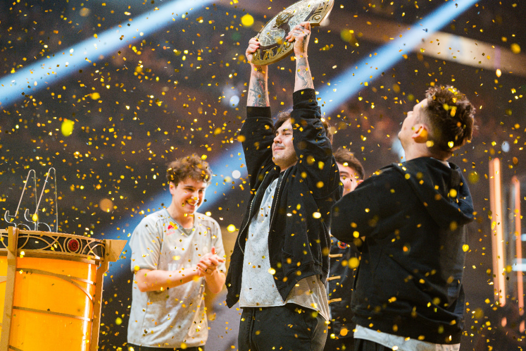 TI15落幕一周:被决赛点着的老哥们,回坑、饰品、那张8000元的门票,三笔账先算清
