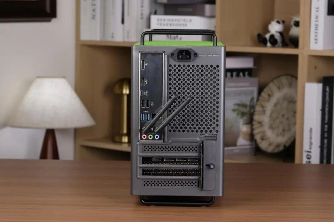 X3D 这波浪潮打到移动端:极摩客 18999、龙8Pro 21599,但最有用的信息藏在尔英自己那篇评测里