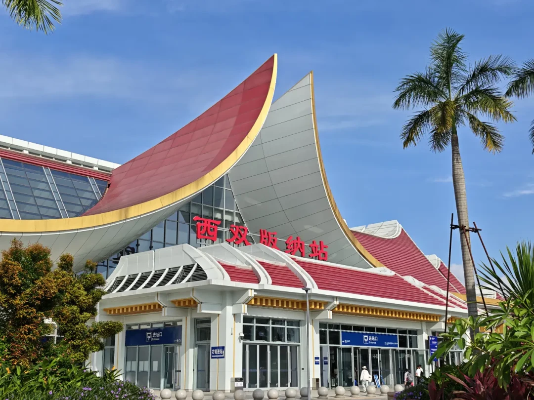 磨丁口岸暂停通关,撤离8000余人:国庆想去老挝的,先把这三条路想清楚