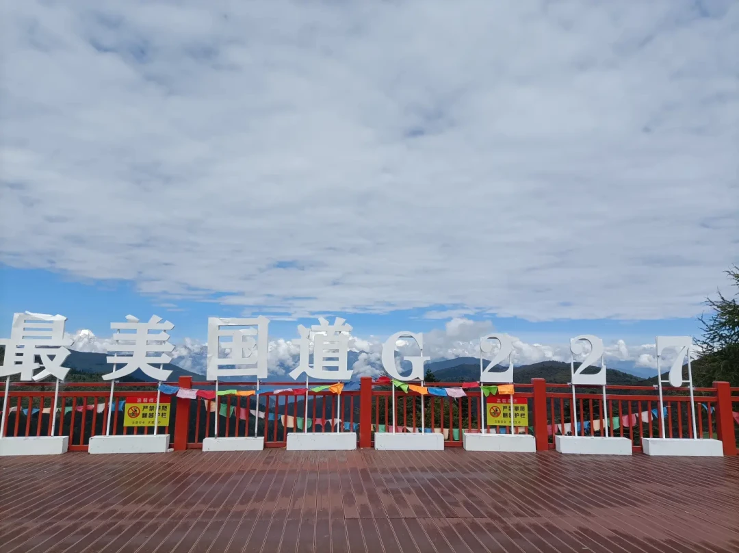 “9点出发，12点才放行”：从亚丁到泸沽湖的泸亚线捷径，摩旅出发前先把三本账算清