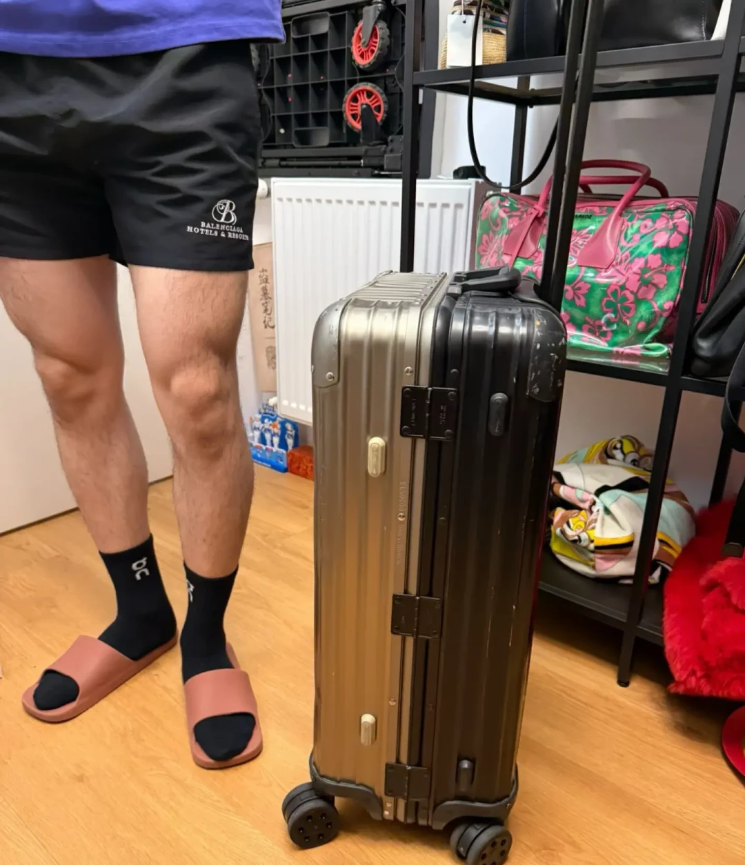 30寸日默瓦2300元被秒拍,卖家当晚后悔了:翻了半年二手帖,残值就看这三层