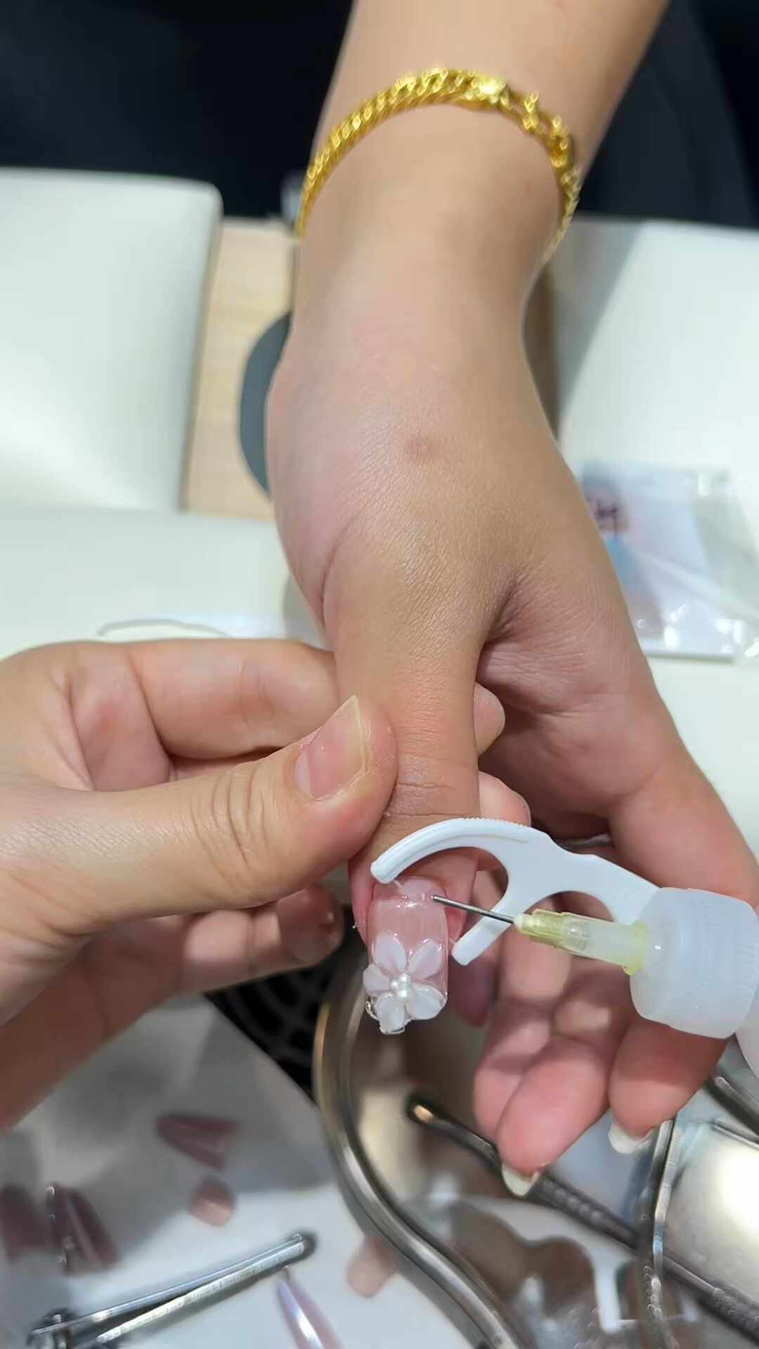 没人赶作业,全在赶卸甲:扒完全网卸甲账单和DIY帖,开学前的甲面损伤就这3种方式