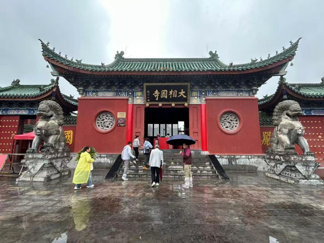 鲁智深倒拔垂杨柳到底要多大力气?对了遍全网流传的六派答案:从60吨到“200斤就够”,唯一站得住的是施耐庵写的那句