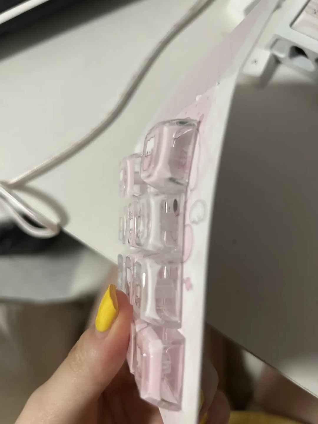 注胶漏轴算正常、滴胶有毛算正常瑕疵?先搞清手作键帽这条