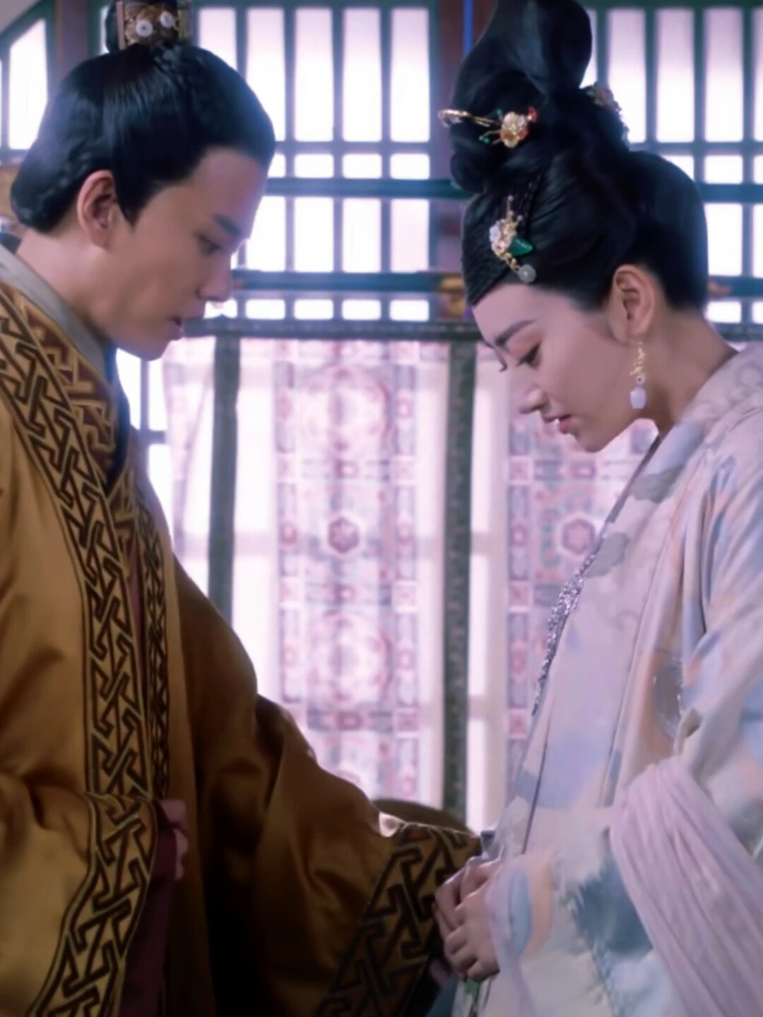 全网都在吃景甜的瓜,《大唐荣耀》却悄悄重播14连冠:2026年想补剧,先看这三组数据