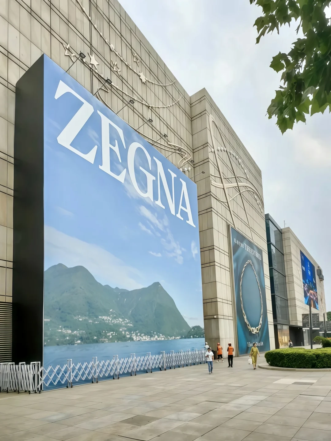 杰尼亚在华要关约10家店:前滩撤了、国贸缩了、新店却在开——入秋下单前,先查你常去那家还在不在