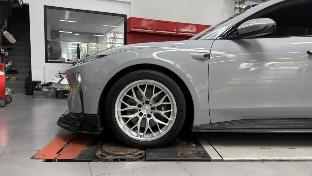 云辇-C都下放到9万9的车了:悬挂改装多了三笔新账,翻完最近一波绞牙装车帖帮你理清