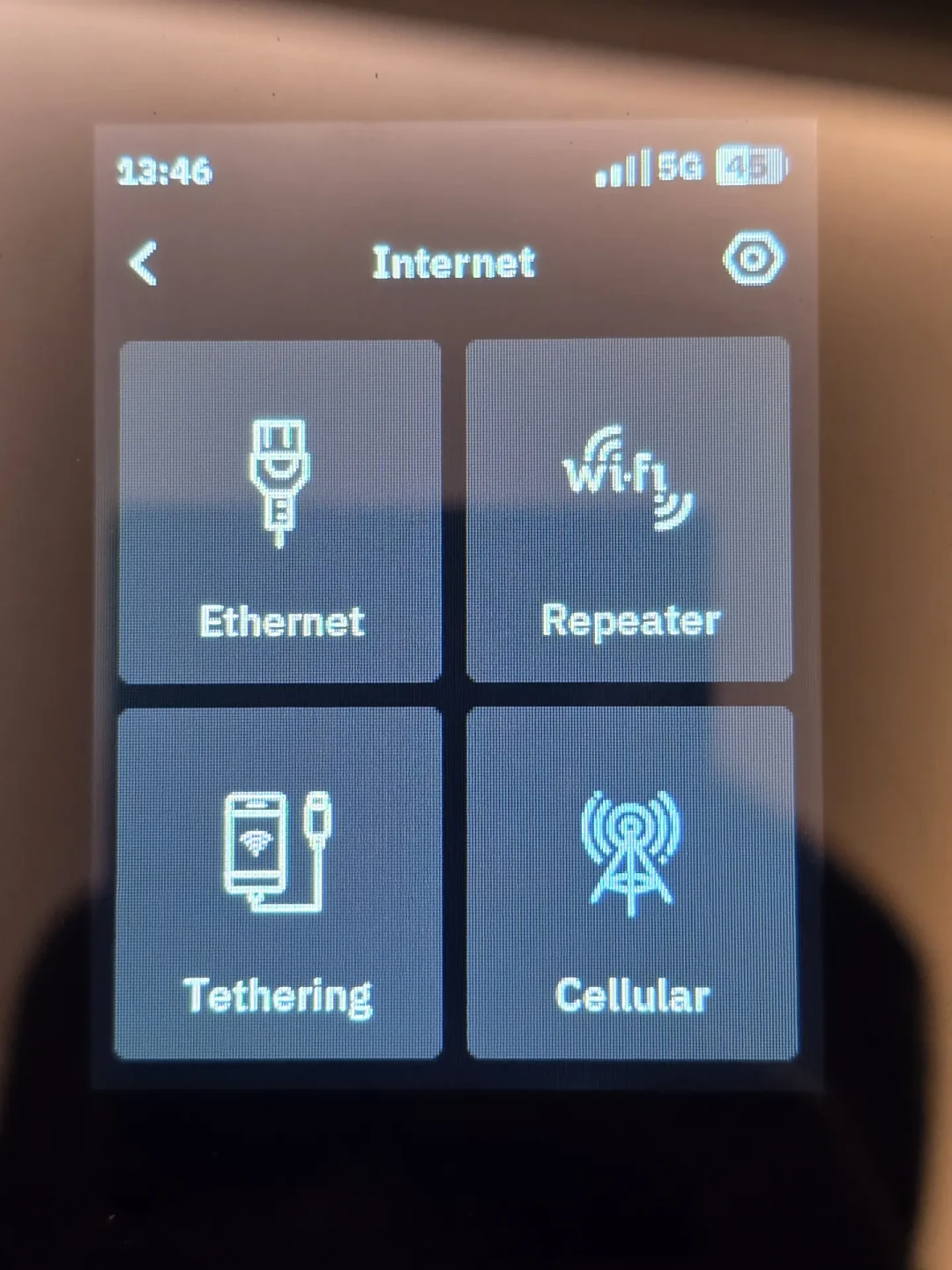 闲鱼挂到3699、官网打折不到2700：GL.iNet Mudi7谁该买？先过版本、频段、固件三道闸