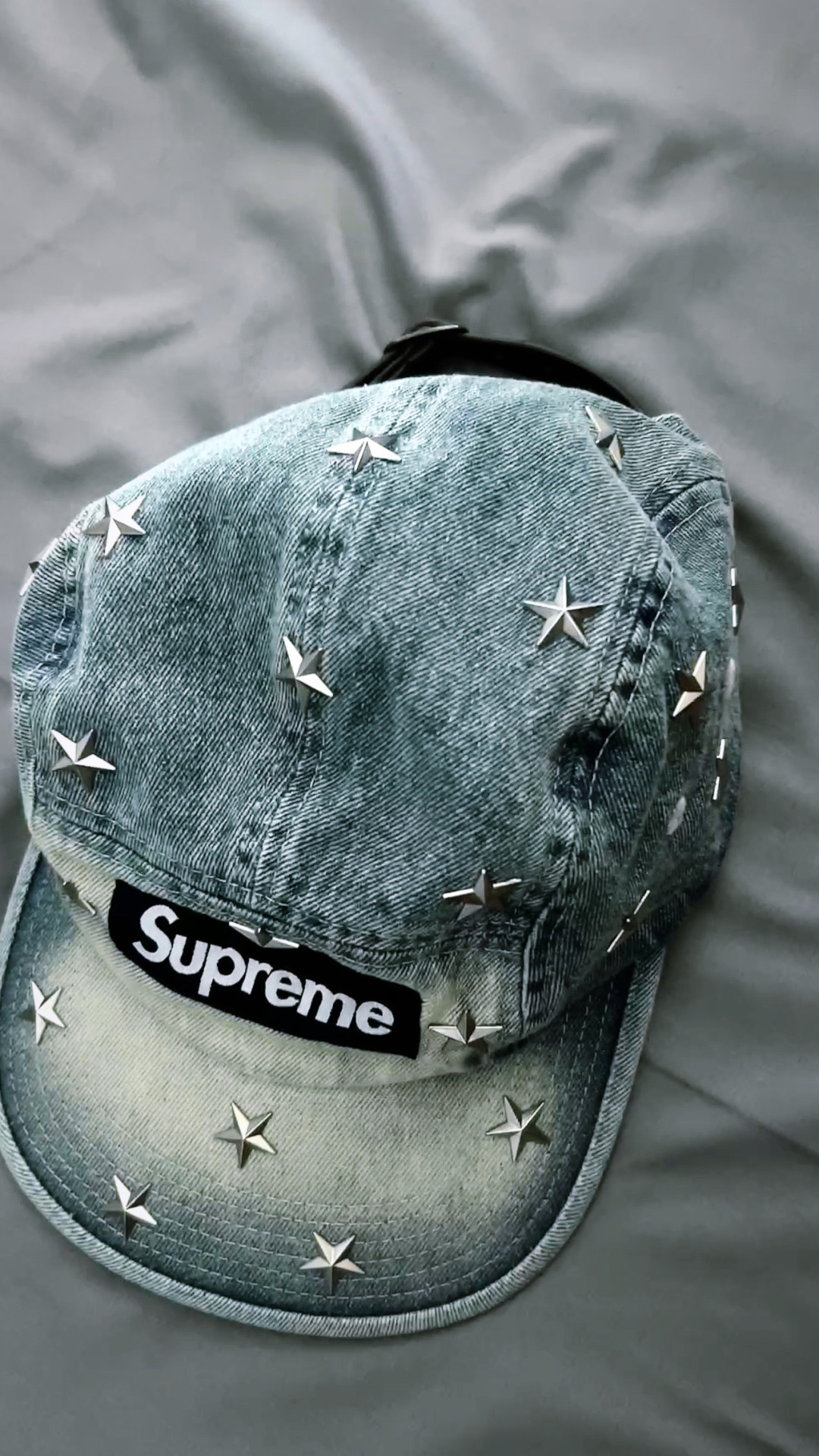 Supreme干了22年的首席创意官出走SKIMS,平均溢价却从11%涨到41%:回不回坑,看这5个数字