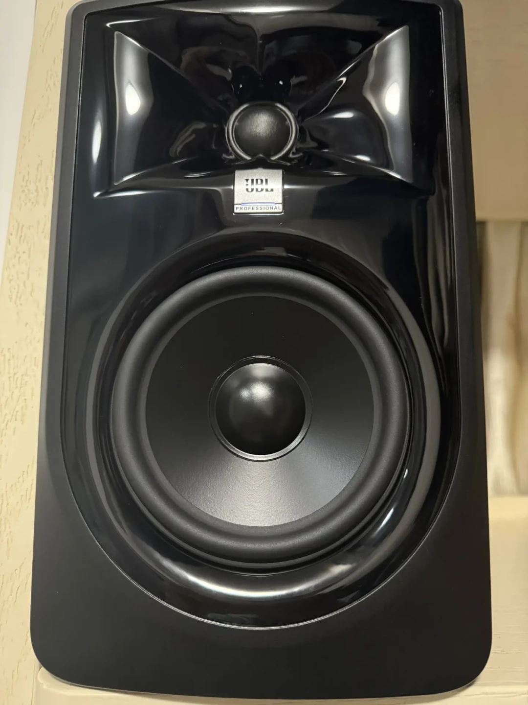 KRK黄盆还是JBL、ADAM:入门监听音箱先别比声音,比谁更经得起倒相孔