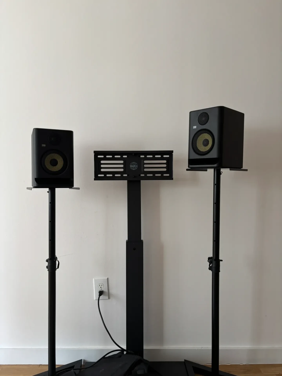 KRK黄盆还是JBL、ADAM:入门监听音箱先别比声音,比谁更经得起倒相孔