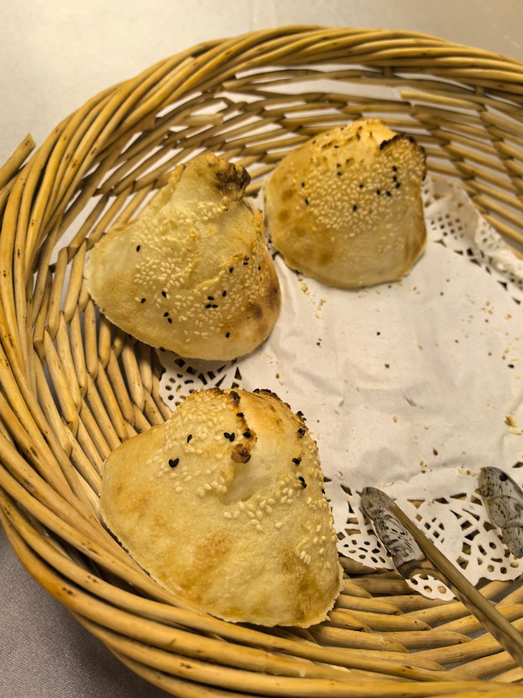 潘金莲真的一天早起做炊饼?把原著、老剧和阳谷特产礼盒对了一遍:一个炊饼,三重误会