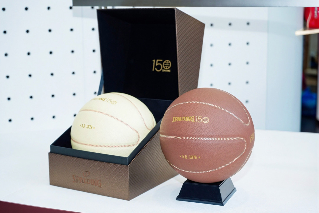 斯伯丁150周年巡展走到杭州:丢了NBA官方用球五年,这个百年品牌该怎么逛、怎么买?