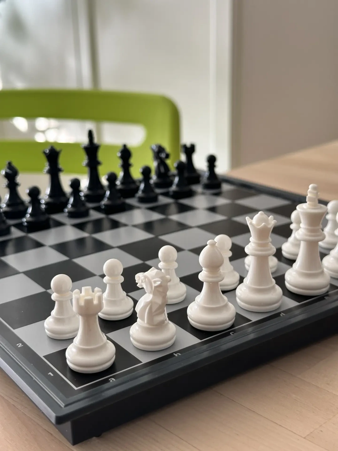 微博正在悄悄二刷《后翼弃兵》:学完国际象棋回来重看的人,说看出了另一部剧