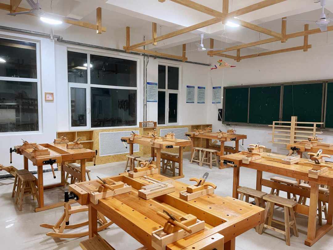 开学季木工坊集中交付：6万到上百万的教室差在哪？先看懂报价单里的这三笔钱