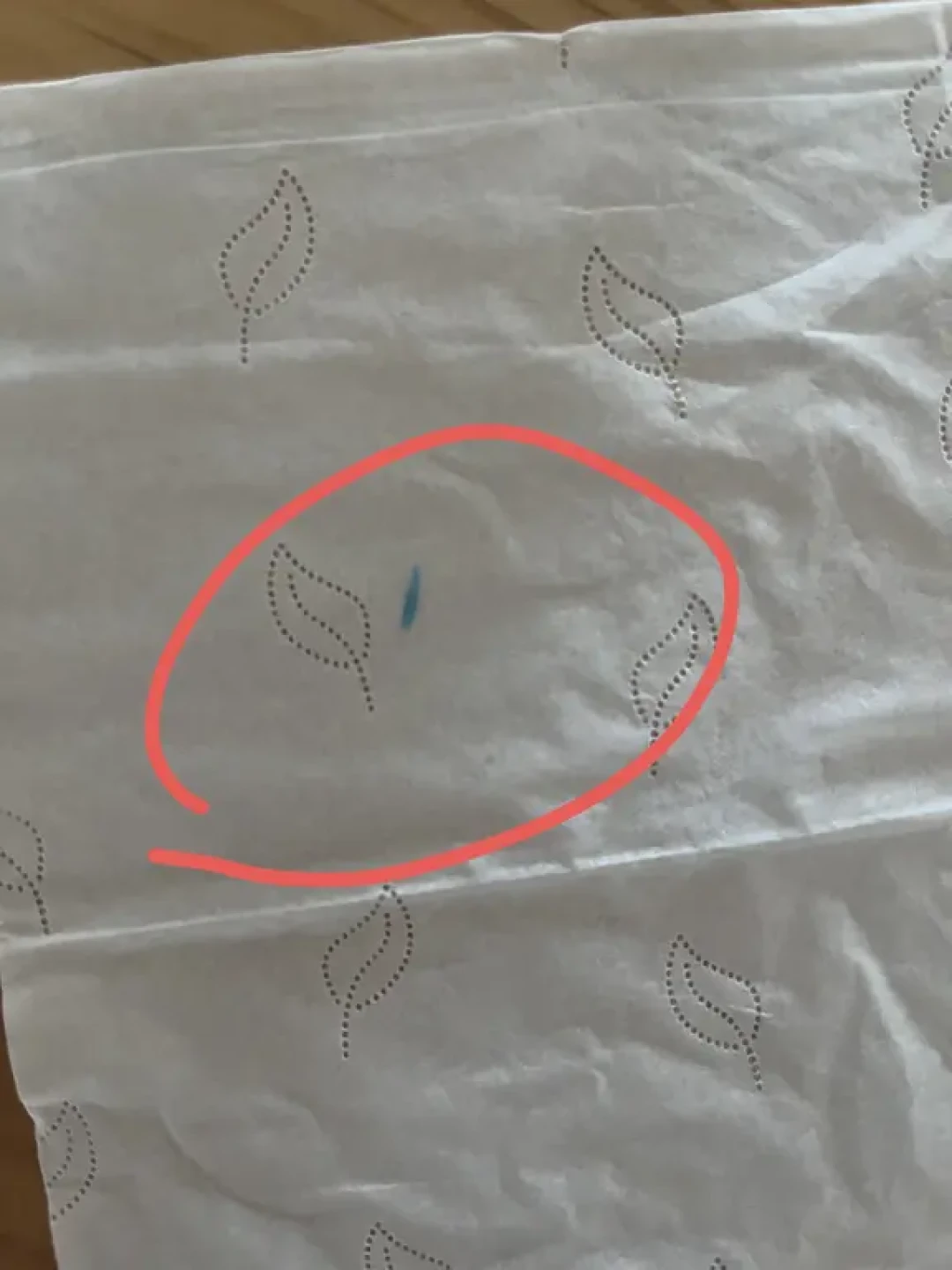 皇家美素佳儿开罐见黑点,是焦粒还是异物?翻遍全网二十多条投诉,这3类直接走索赔