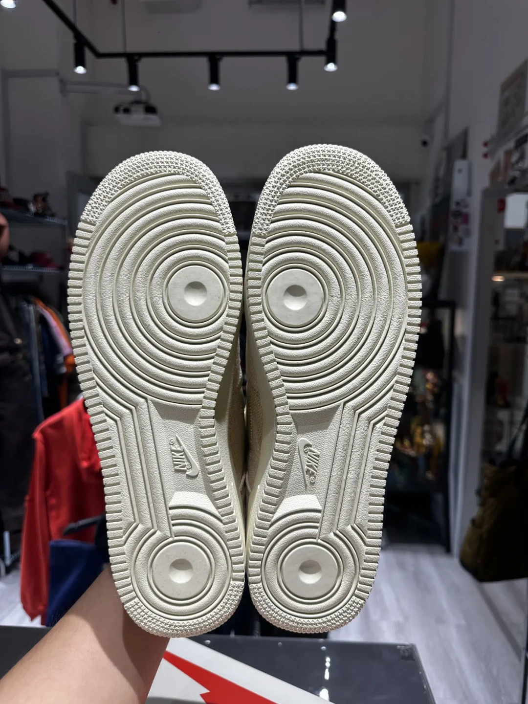 小票变了、领标换了、得物入的也要去求鉴定:Stüssy 爆卖的另一面是真假焦虑