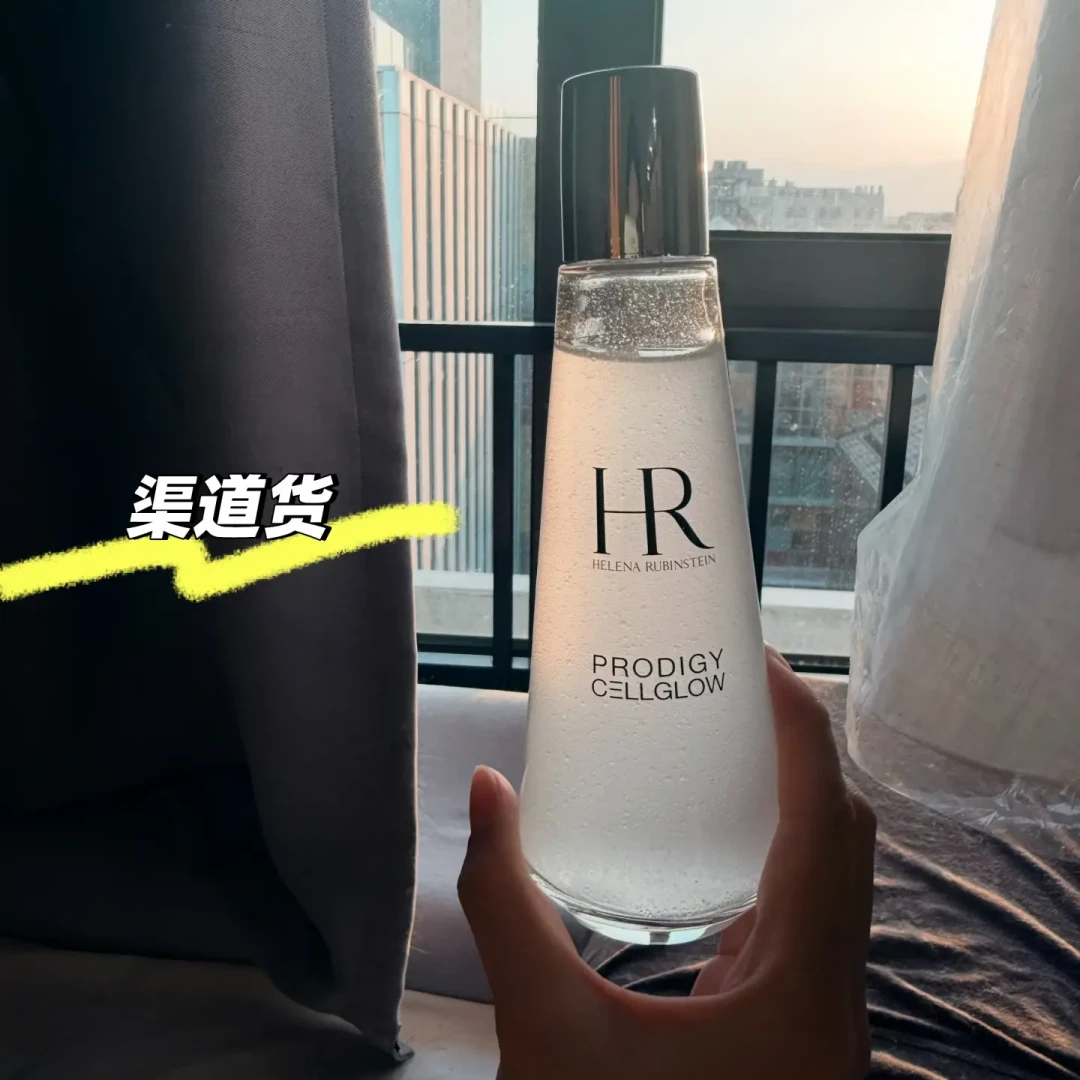 赫莲娜把小露珠推到台前:有人花1100,有人649就拿下,这瓶水的价差和口碑一样两极