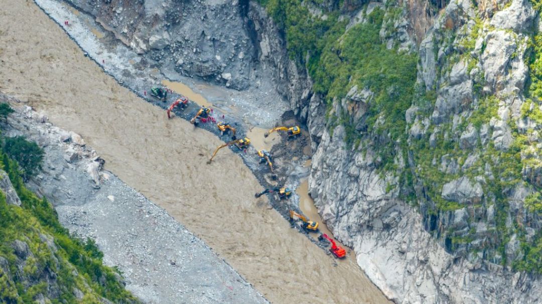 「27处建筑被夷为平地」:吉隆口岸遭冰崩泥石流,秋天想骑进尼泊尔的摩友,出发前先把这4件事弄清