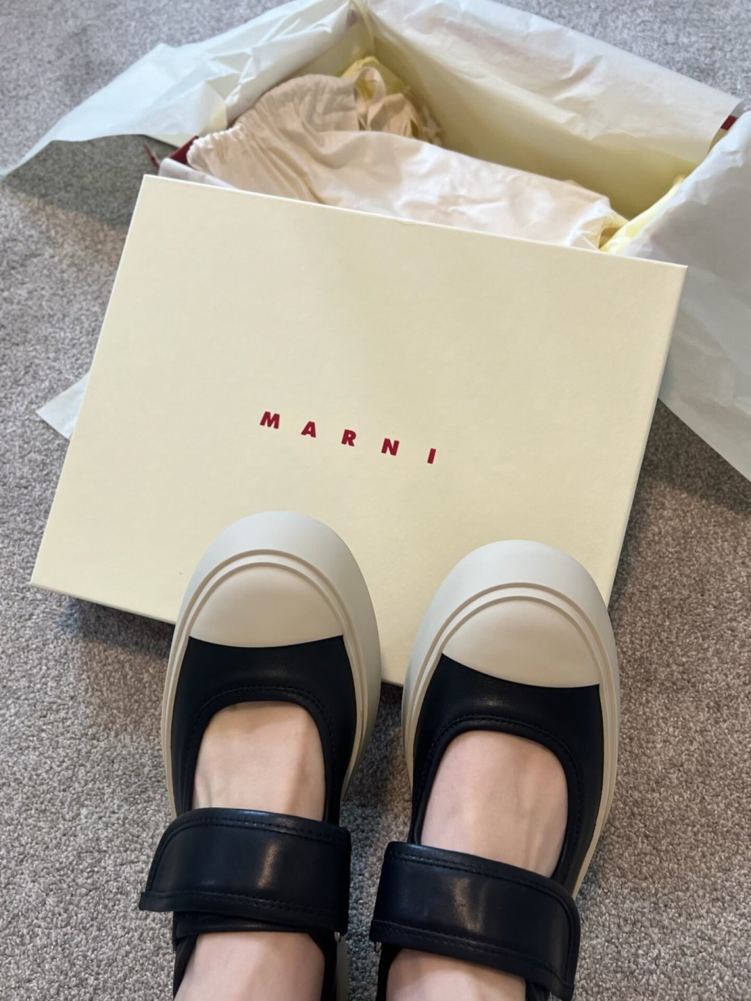 门店越撤越多,明星帖越发越勤:这个