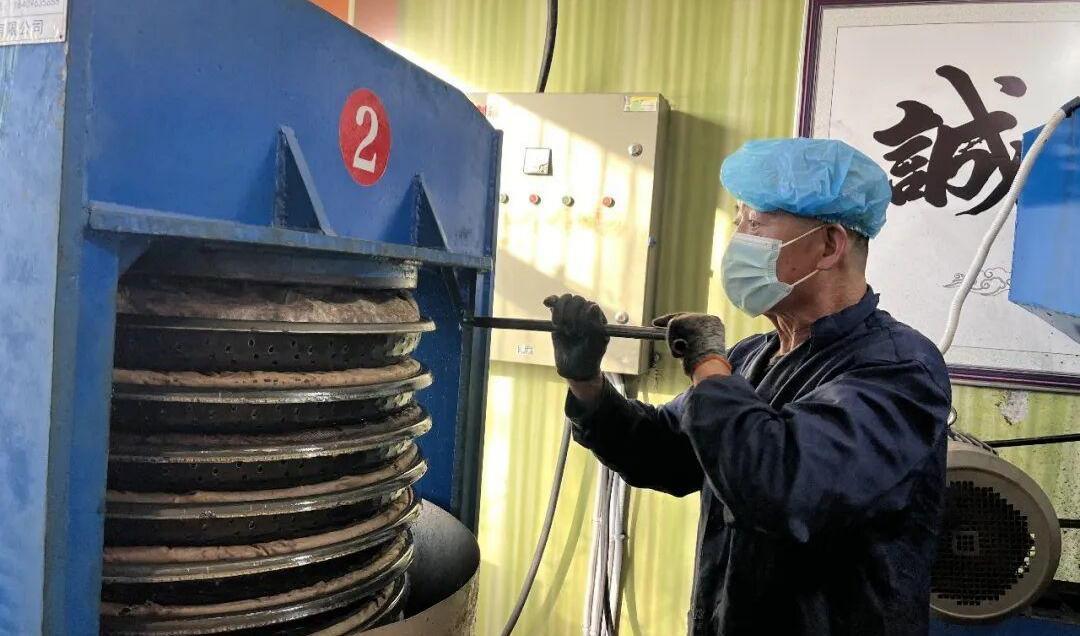 种子油恐慌刷屏第二年:站在超市油墙前的你,哪些钱真值得花