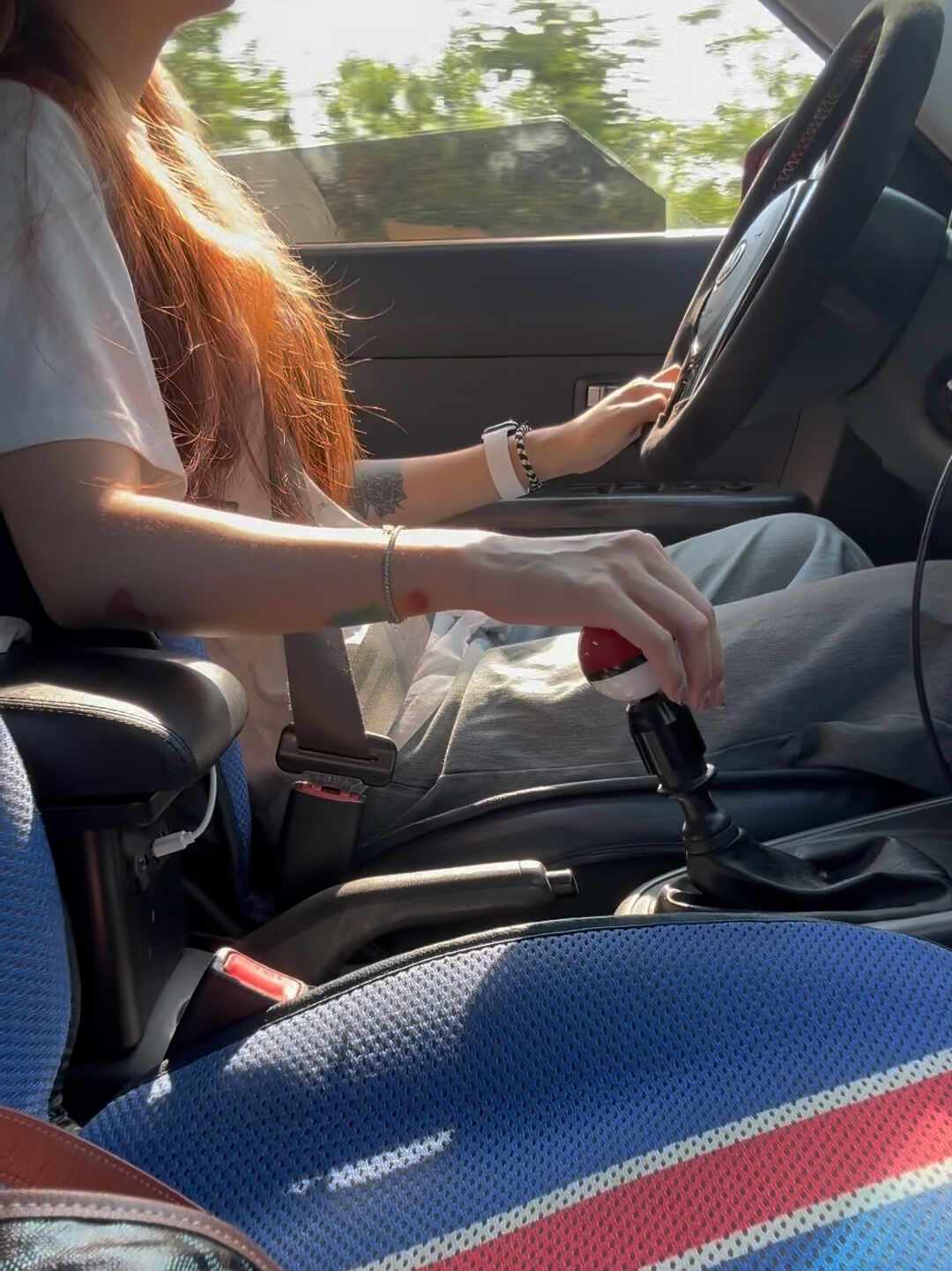 堵车才是手动挡的真正考验:一档蠕行、半联动还是空挡滑行,这笔脚和离合器的账得算清楚