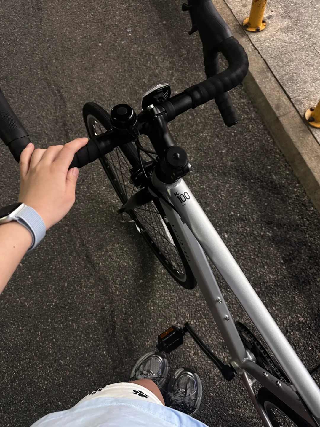 知乎这周冒出6个骑行通勤新问题，小红书昨晚有人发帖