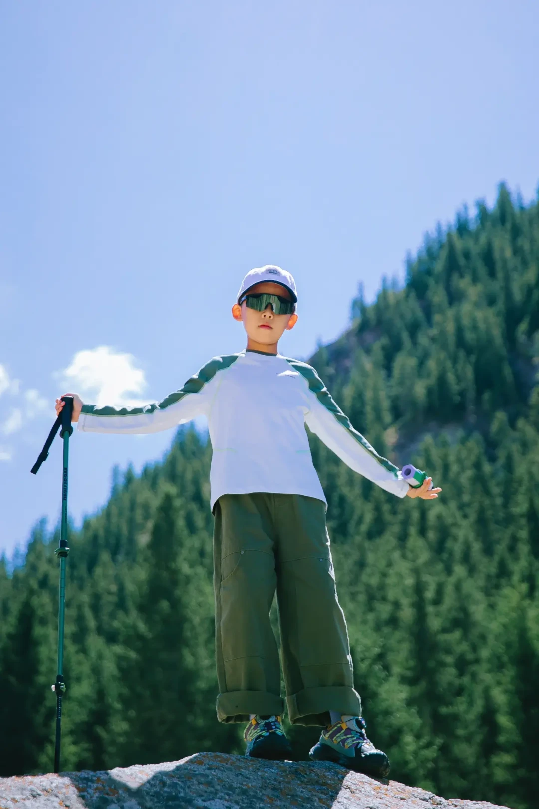 翻了80多条家长评论:儿童登山鞋几百块却常穿不了几个月,亲子登山的钱只有两种:保命钱和长个钱