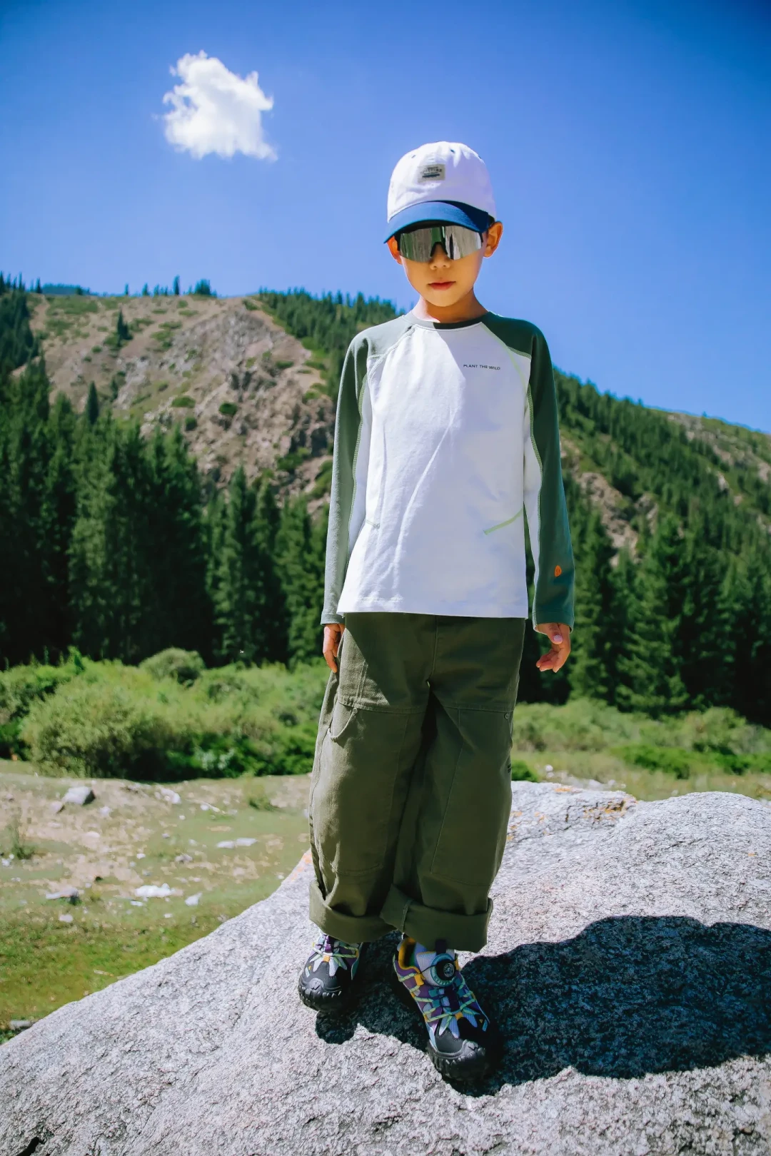 翻了80多条家长评论:儿童登山鞋几百块却常穿不了几个月,亲子登山的钱只有两种:保命钱和长个钱