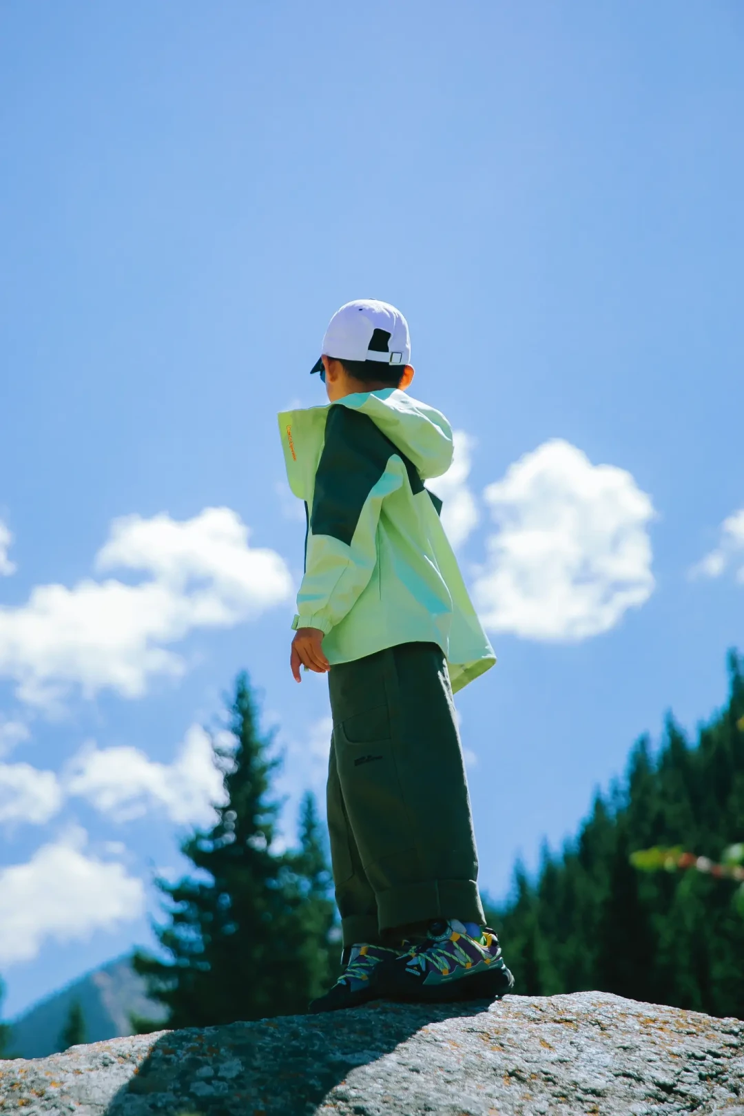 翻了80多条家长评论:儿童登山鞋几百块却常穿不了几个月,亲子登山的钱只有两种:保命钱和长个钱