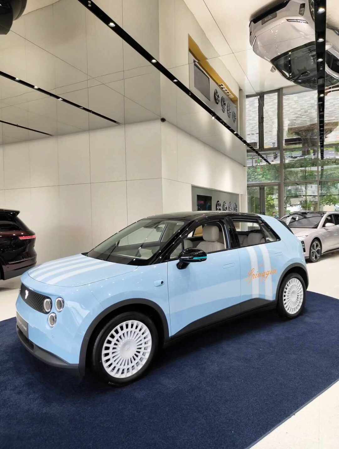 蔚来9月权益全出了:ES9开始谈展车,ES8给1万选装基金,但真正的差距在门店怎么谈
