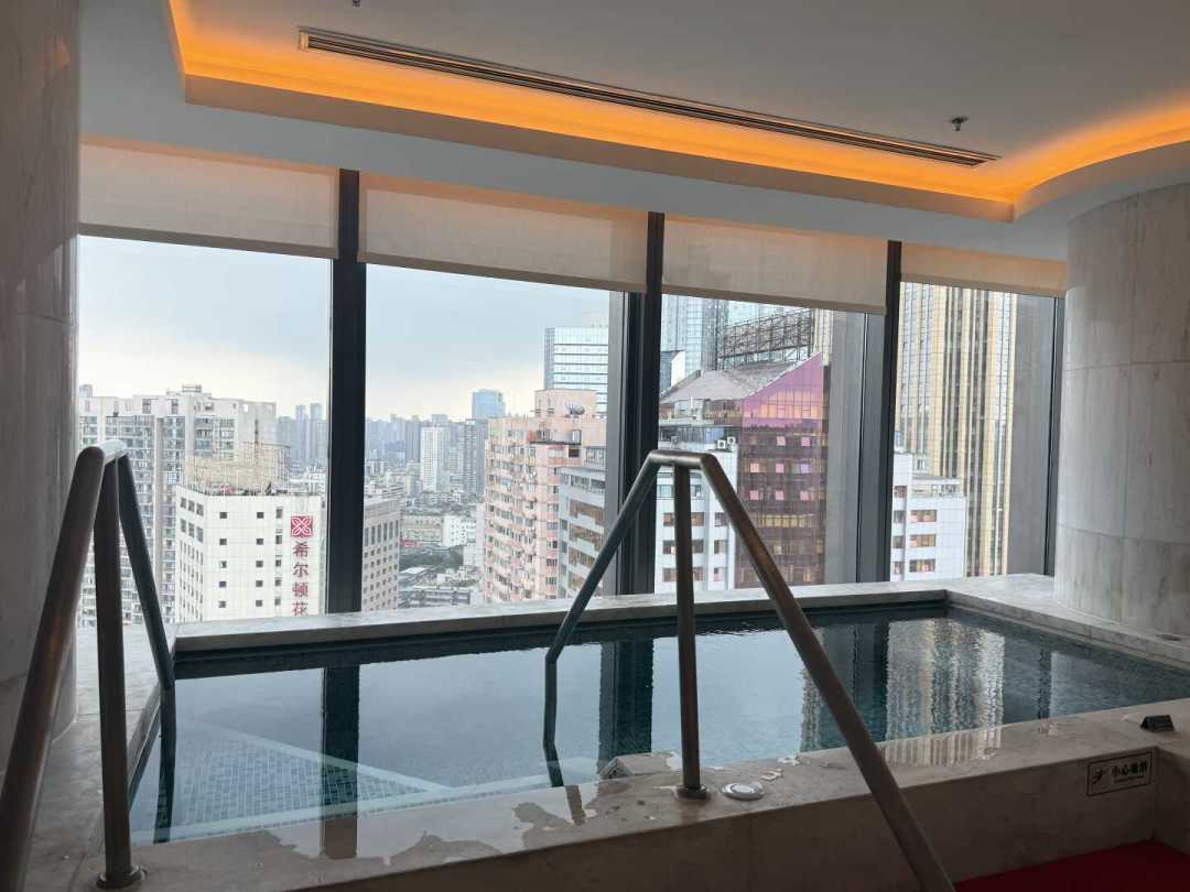 成都丽思法拍流拍、武汉“前丽思”酒店层今天开拍:翻了6处在甩卖的丽思资产和20多条8月入住帖,地板价丽思还敢不敢住