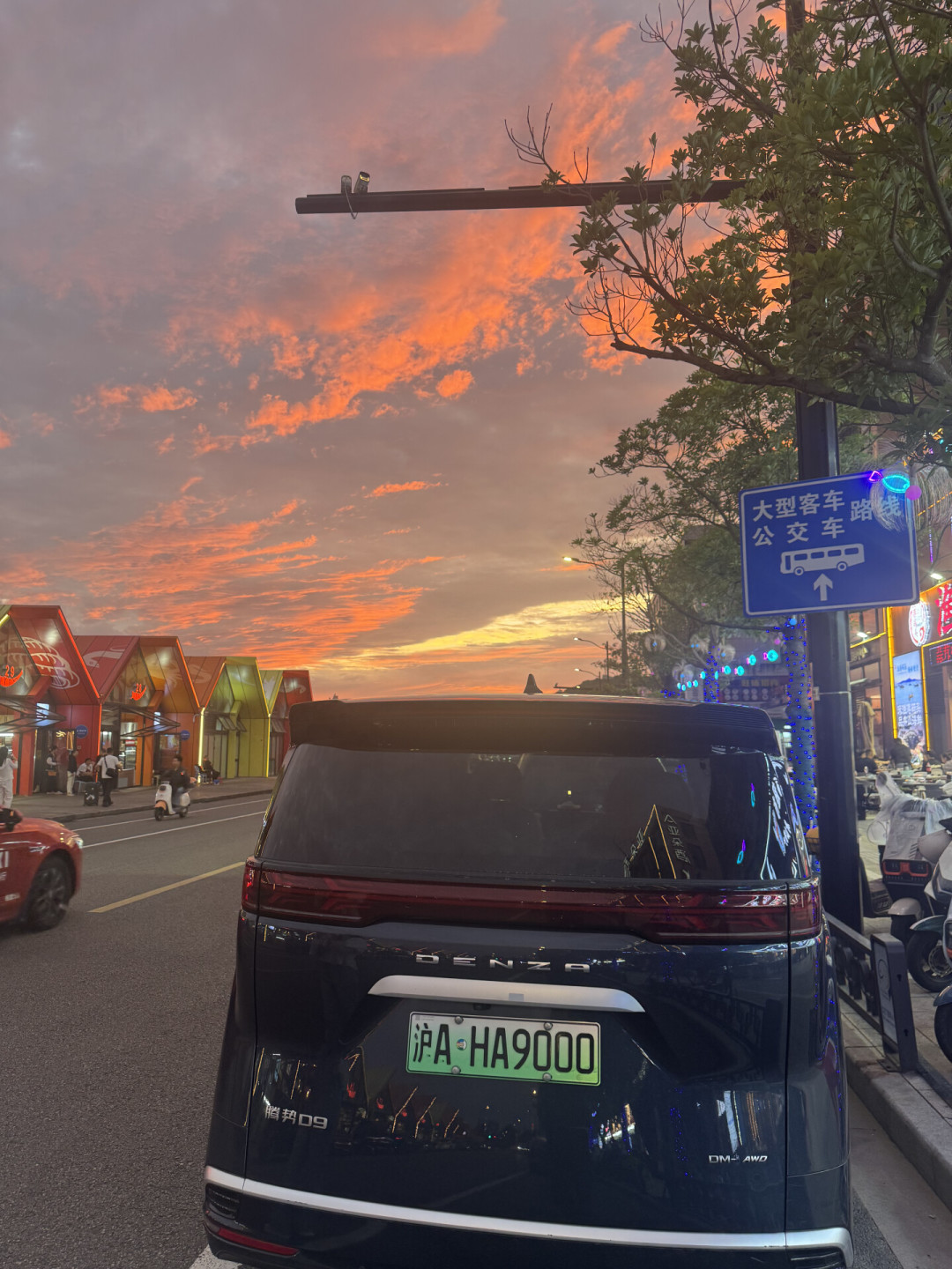 腾势7月刚卖1.9万台,全网却在问它为什么“卖不好”:反差背后,是两拨互不见面的人